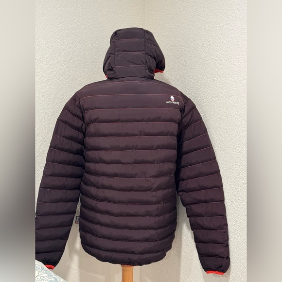 Mens Anti-Freeze SuperPuff Coat. Size Large. Deep Plum/Orange - Picture 2 of 5